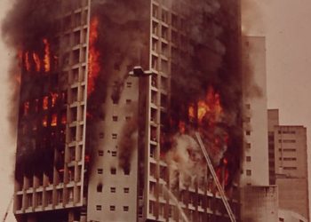 пожар в здании Жоелма в Бразилии фото