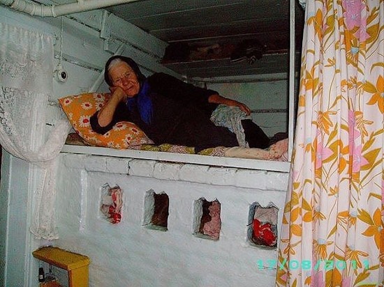 бабушка на печи фото